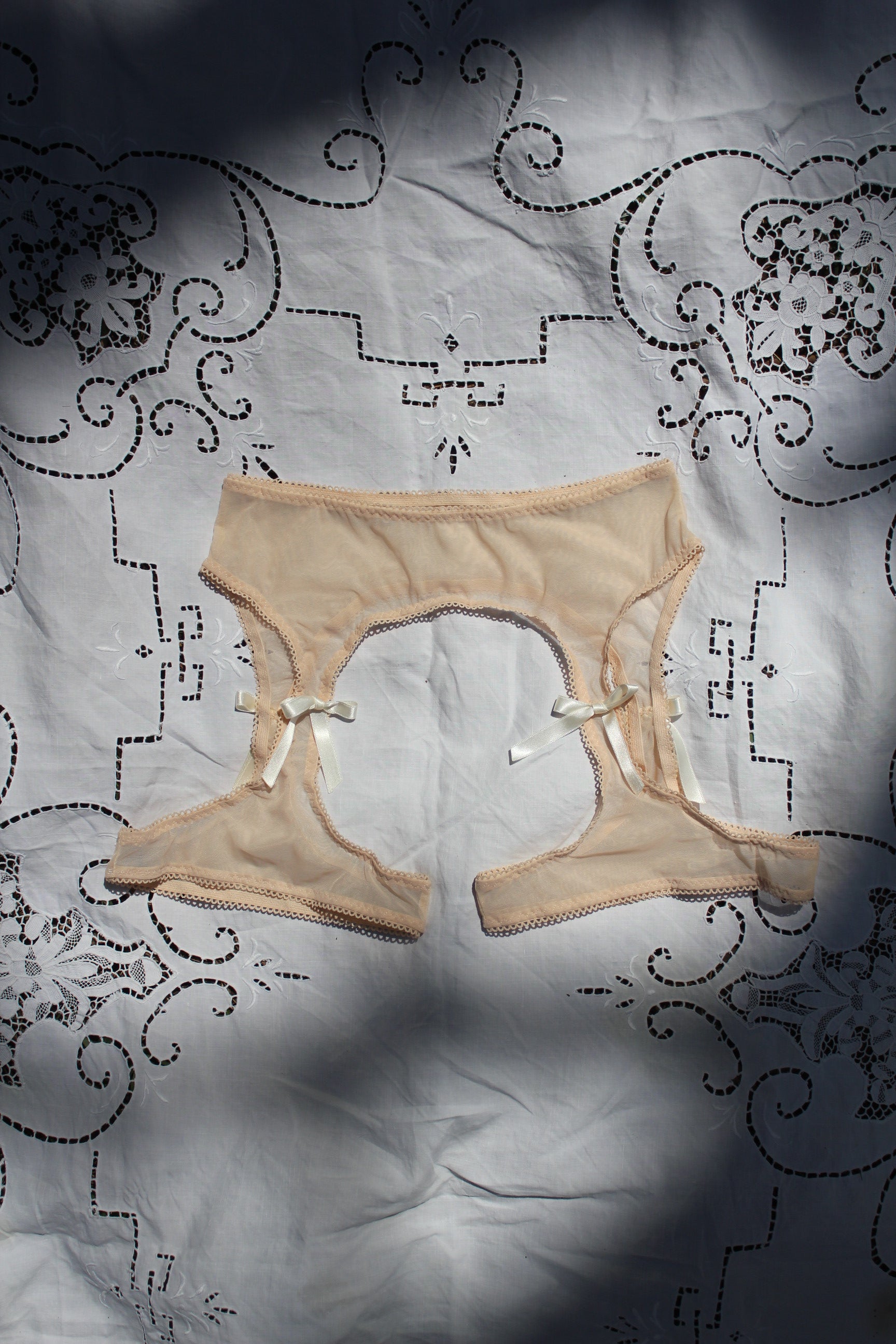Bow Garter Belt - Sand