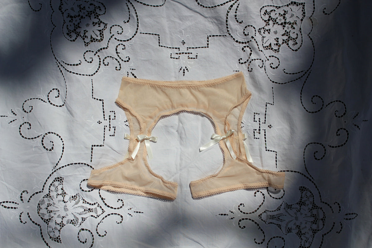 Bow Garter Belt - Sand